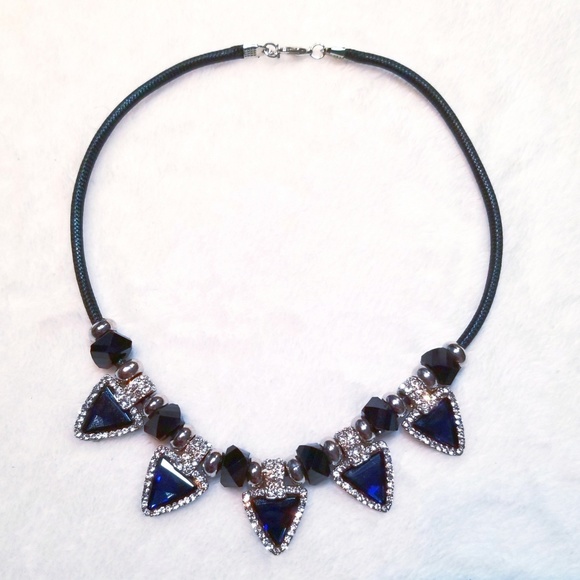 Jewelry - Elegant Blue gemstone necklace